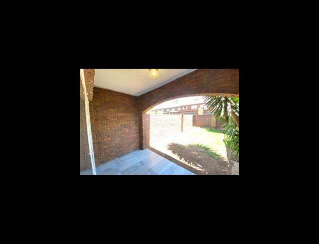3 BEDROOM TOWNHOUSE FOR SALE IN BRACKENHURST